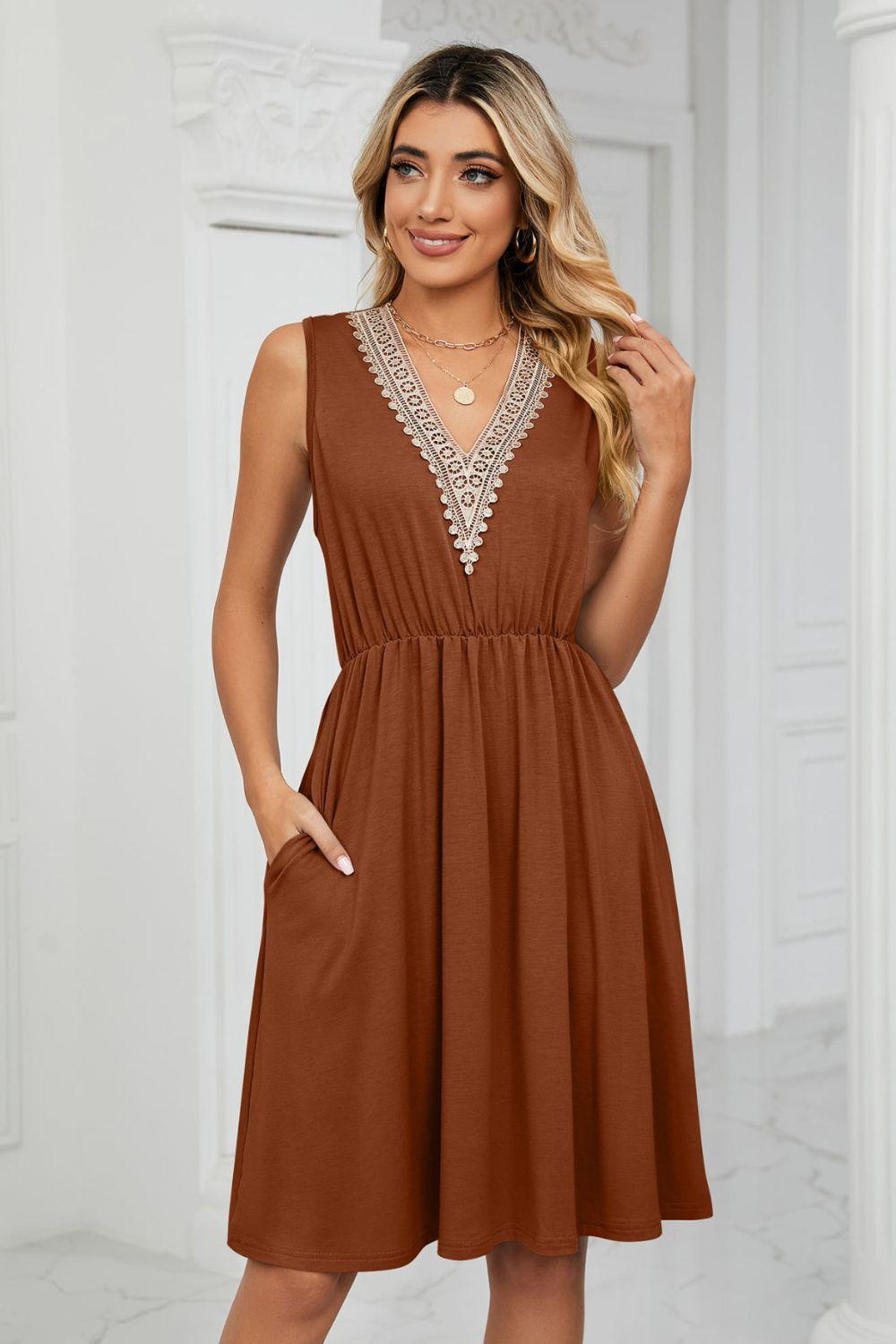Contrast V-Neck Sleeveless Dress - ClubOn