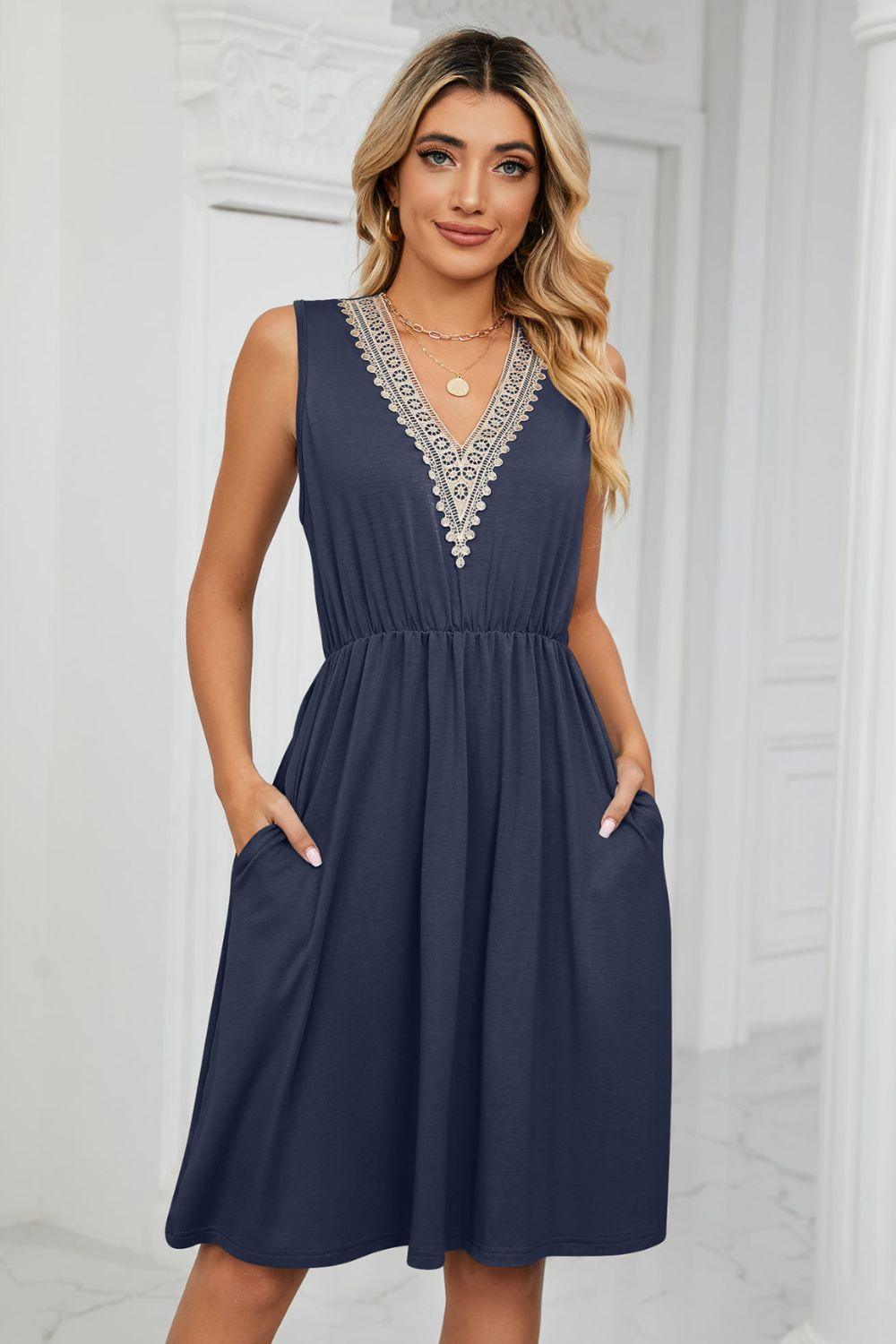 Contrast V-Neck Sleeveless Dress - ClubOn