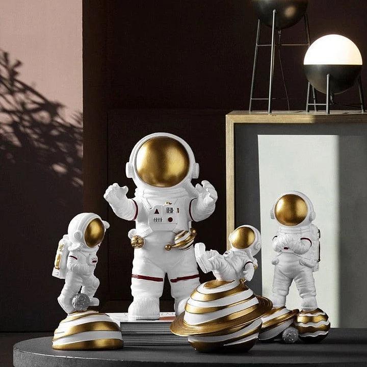 Star-Picking Astronaut Ornament – Spaceman Decor for Kids' Rooms - ClubOn