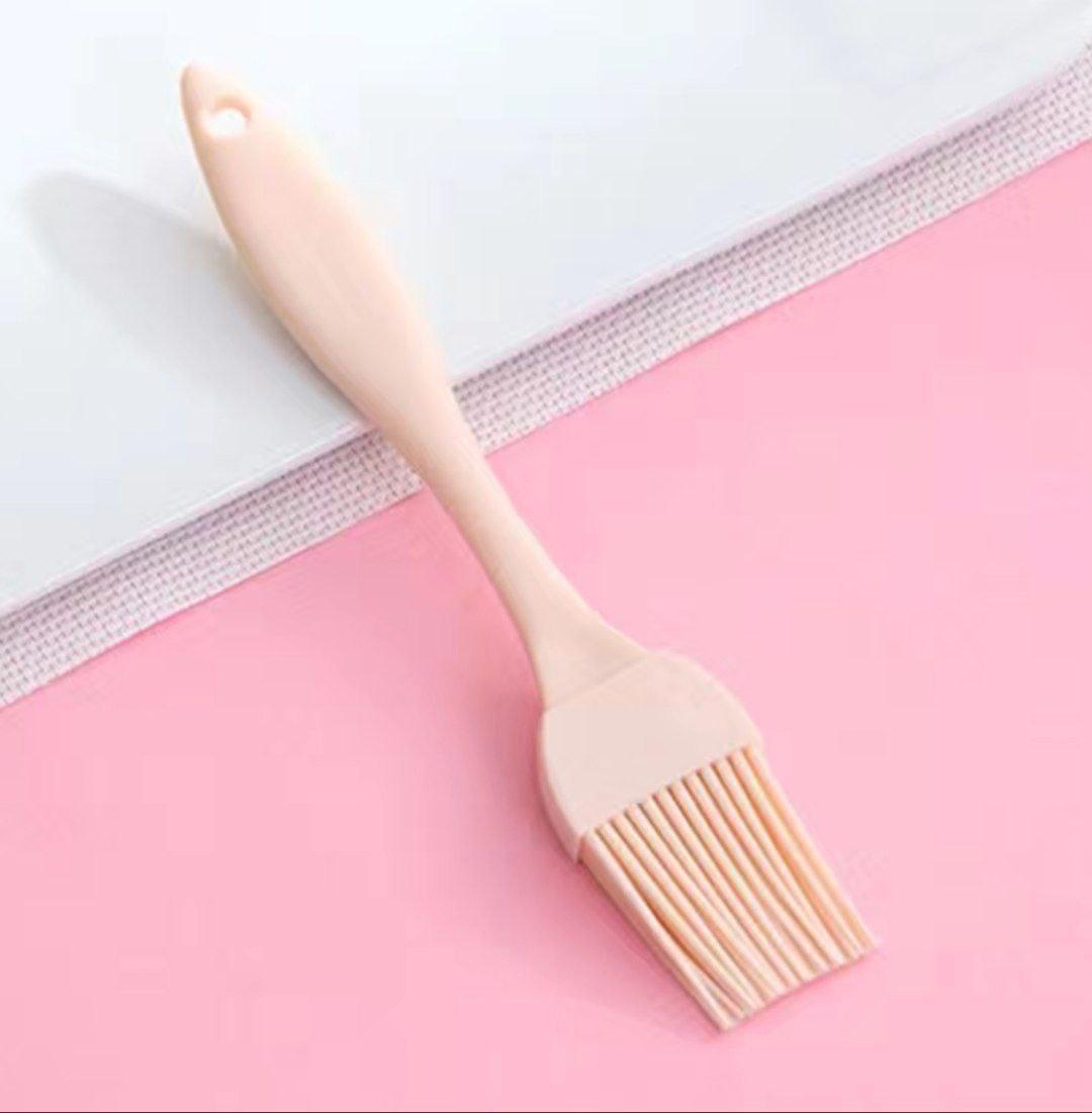 Heat-Resistant Silicone Oil Brush for Basting & Baking - ClubOn