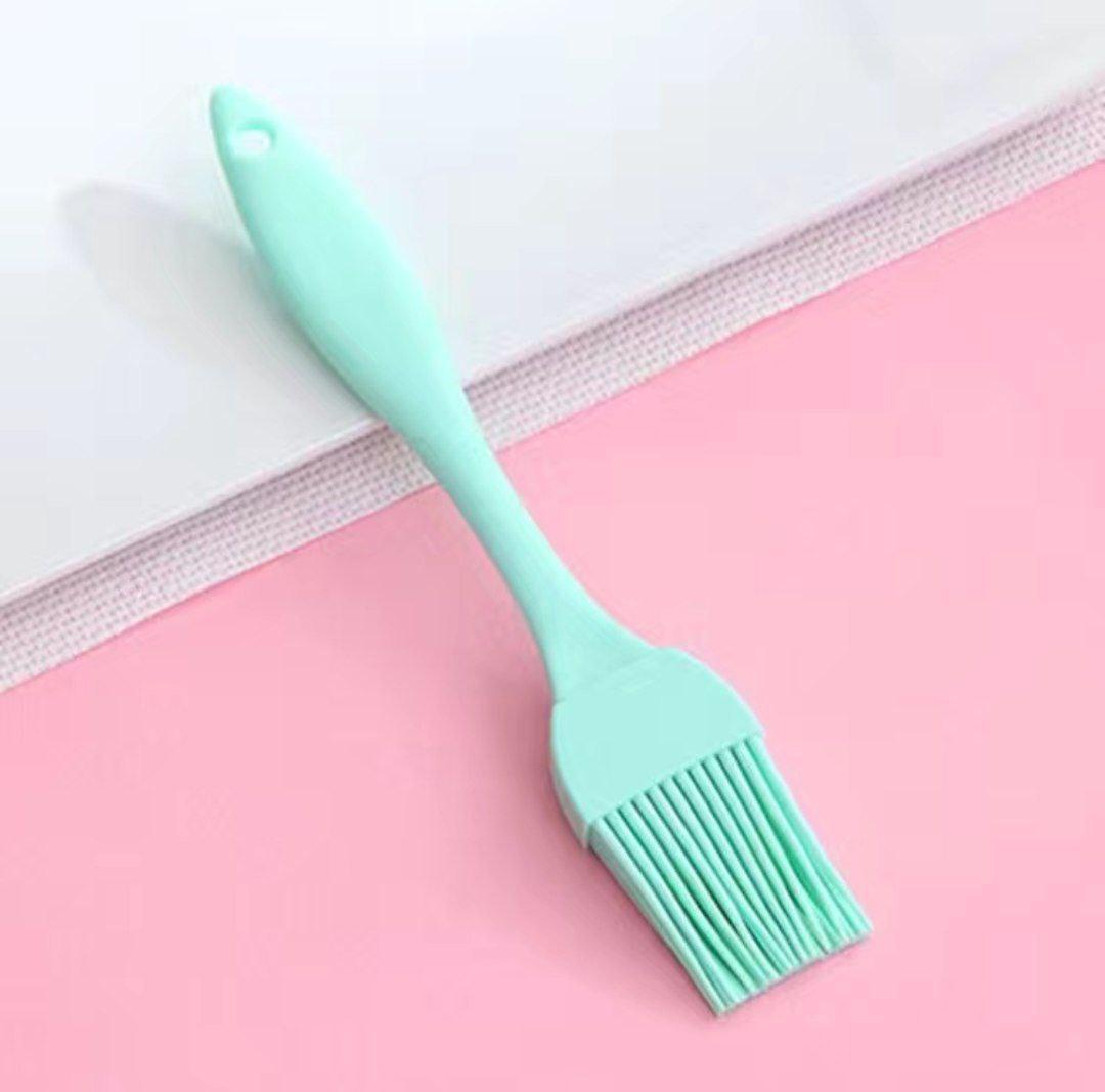 Heat-Resistant Silicone Oil Brush for Basting & Baking - ClubOn