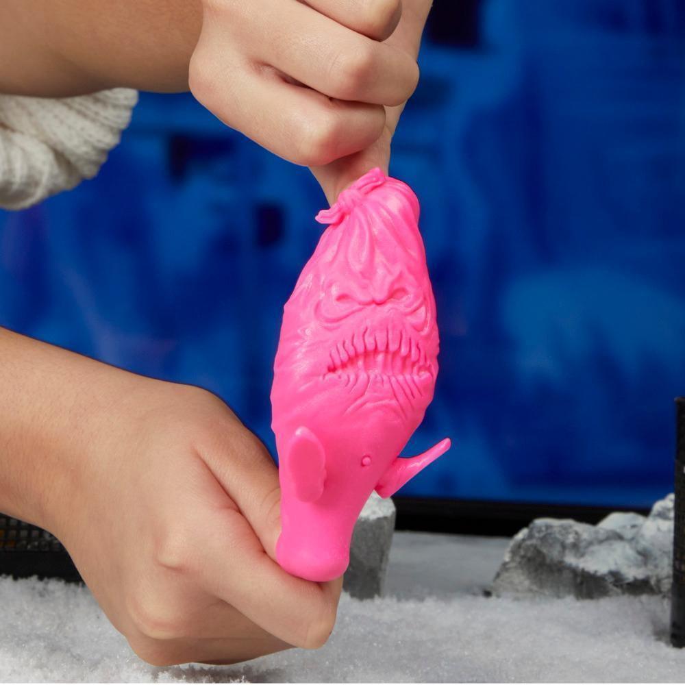 Ghostbusters Fright Features Callie Spengler Action Figure with Possessor Ghost - ClubOn