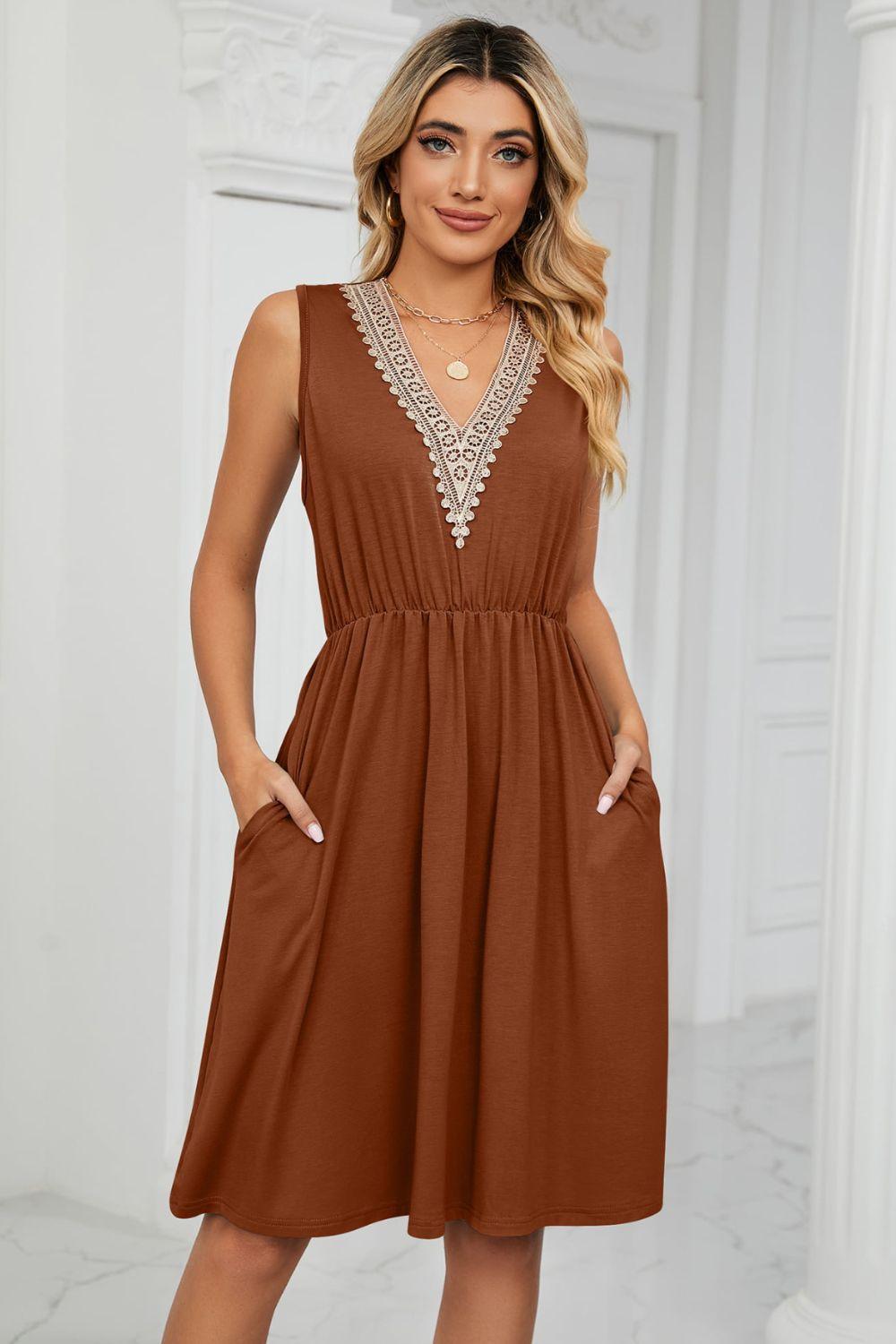 Contrast V-Neck Sleeveless Dress - ClubOn