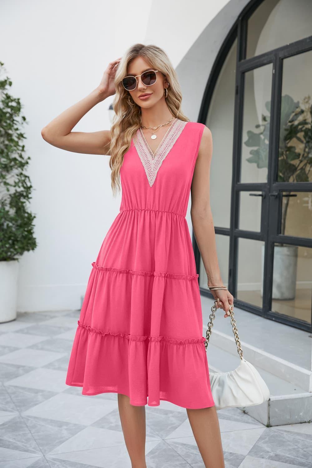 Contrast V-Neck Sleeveless Tiered Dress - ClubOn