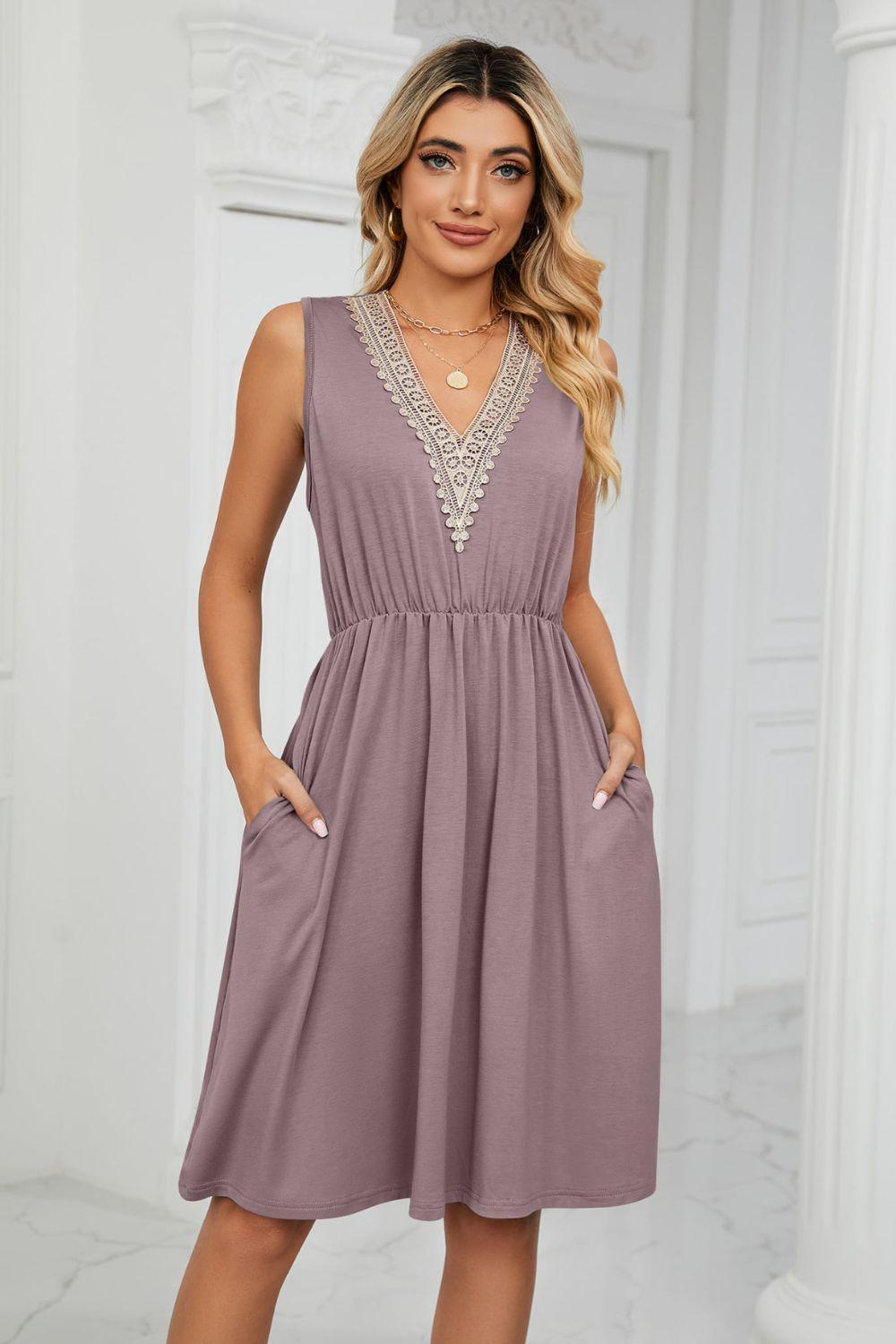 Contrast V-Neck Sleeveless Dress - ClubOn