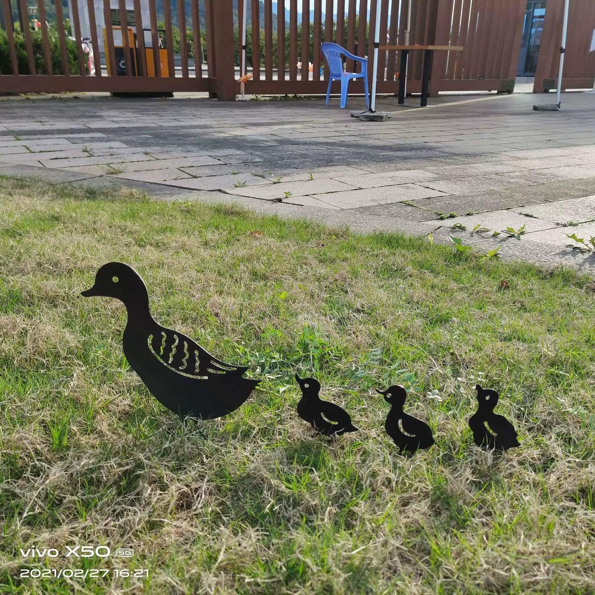 Wrought Iron Duck Family Garden Decorations – Grass Lawn Ornaments - ClubOn