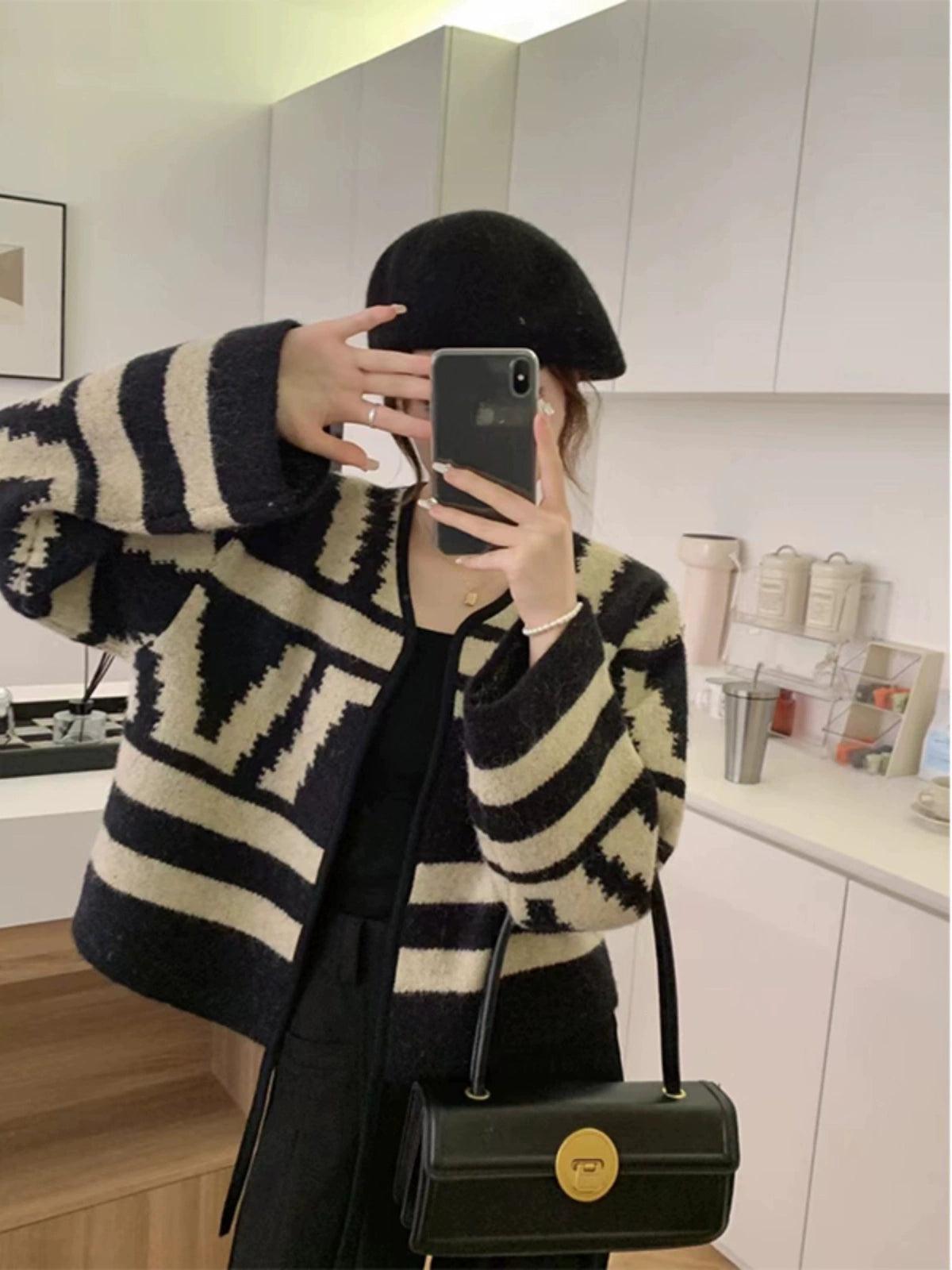 Mmao Retro Contrast Color Woolen Coat - ClubOn