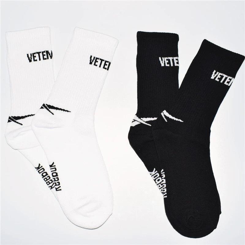 Vetements Yang Mi Style Mid-Tube Letter Socks – Black & White Striped Trendy Sports Socks for Men & Women - ClubOn