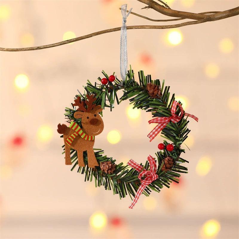 Small Christmas Wreath – Hanging Rattan Decoration - ClubOn