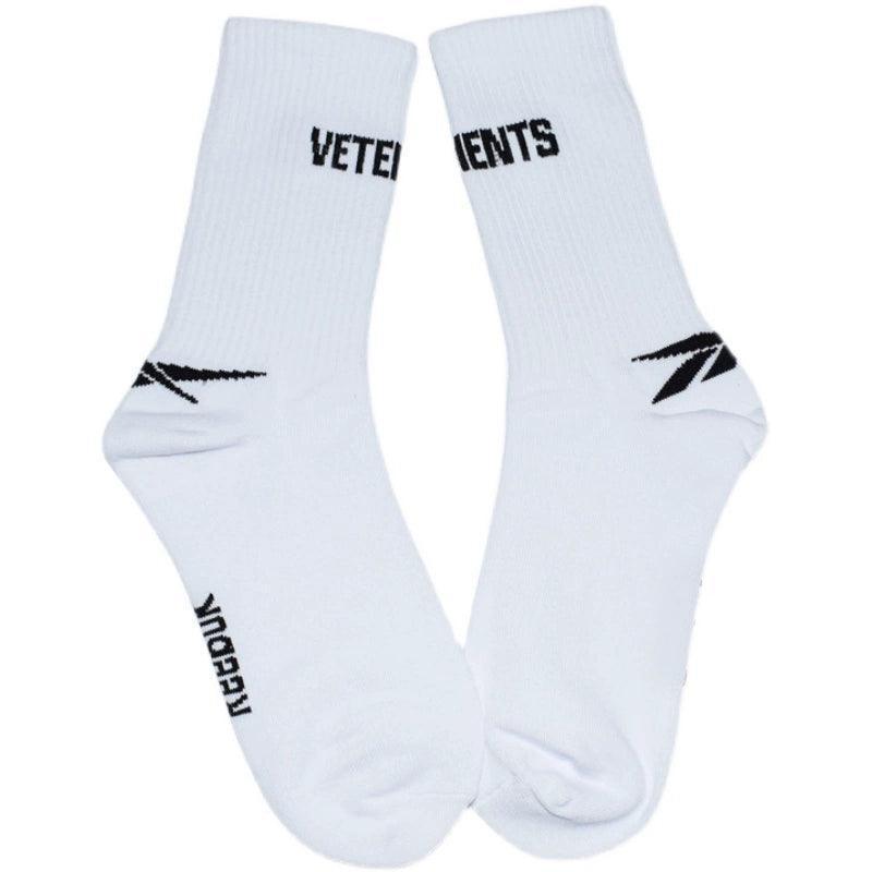 Vetements Yang Mi Style Mid-Tube Letter Socks – Black & White Striped Trendy Sports Socks for Men & Women - ClubOn