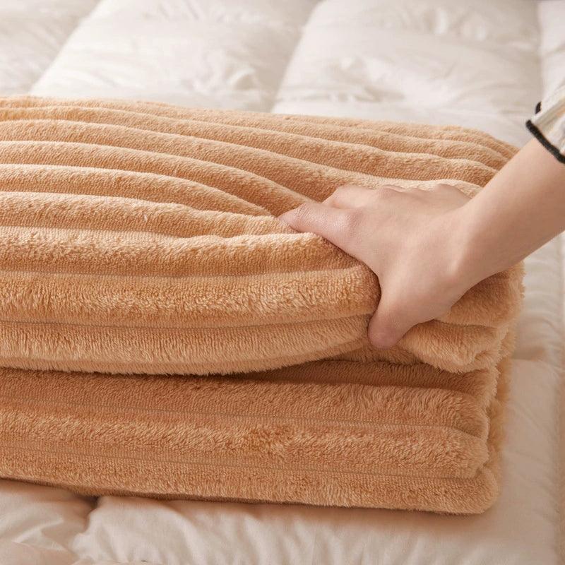 Blankets for Office Napping – Coral Velvet Gifts, Small and Cozy - ClubOn