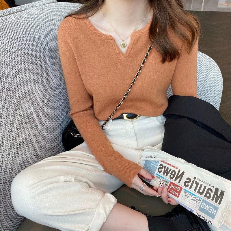 2024 Women's V-Neck White Long-Sleeved Knitted Shirt - ClubOn