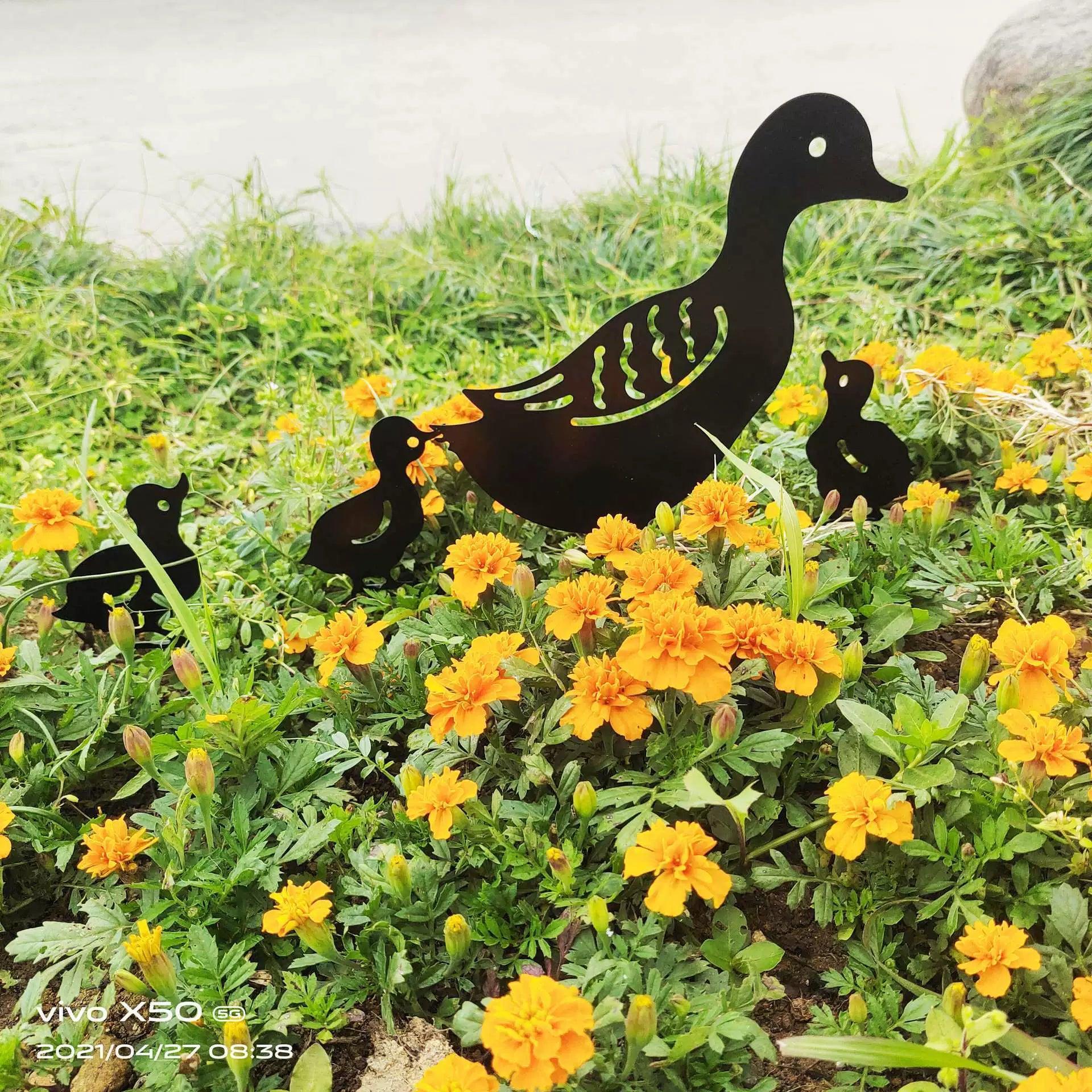 Wrought Iron Duck Family Garden Decorations – Grass Lawn Ornaments - ClubOn