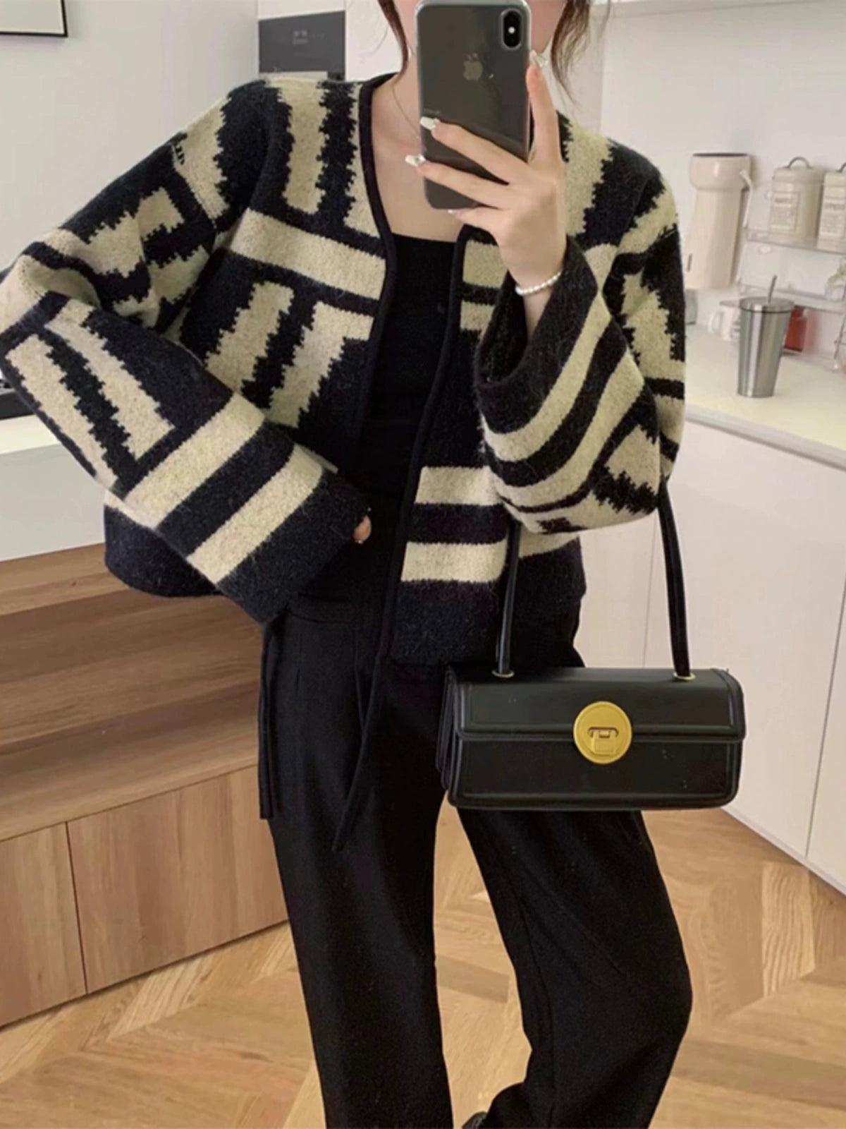 Mmao Retro Contrast Color Woolen Coat - ClubOn