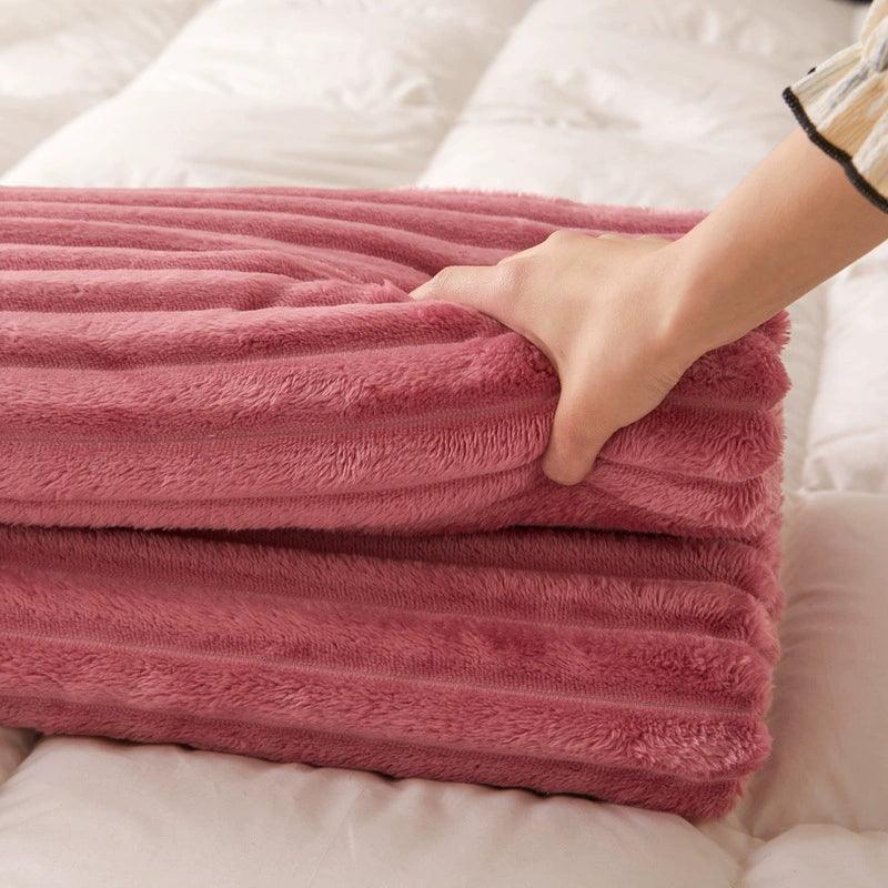 Blankets for Office Napping – Coral Velvet Gifts, Small and Cozy - ClubOn