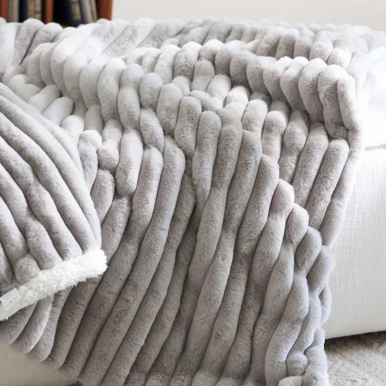 Soft Plush Blankets & Decorative Throws – Cozy Sofa Blankets - ClubOn