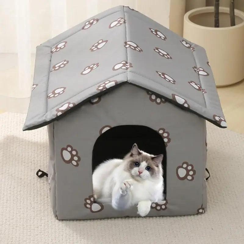 Insulated Outdoor Cat House | Feral Cat Shelter for Winter - ClubOn