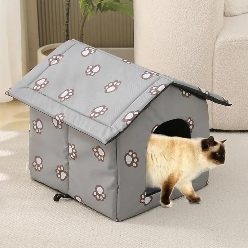 Insulated Outdoor Cat House | Feral Cat Shelter for Winter - ClubOn