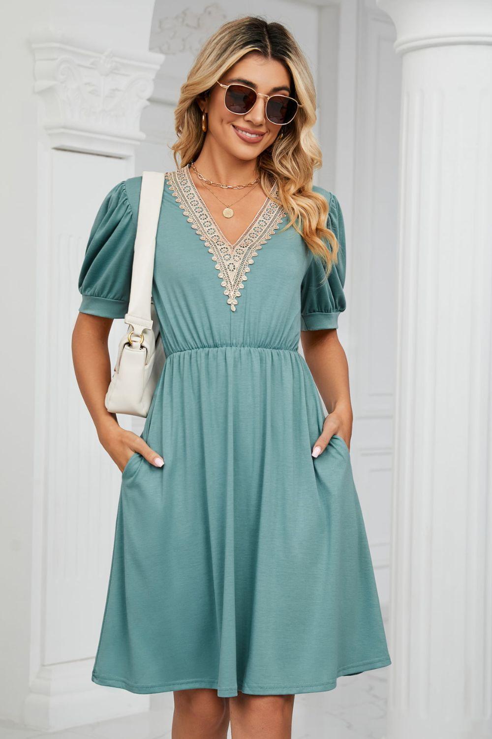 Contrast V-Neck Puff Sleeve Pocket Dress - ClubOn