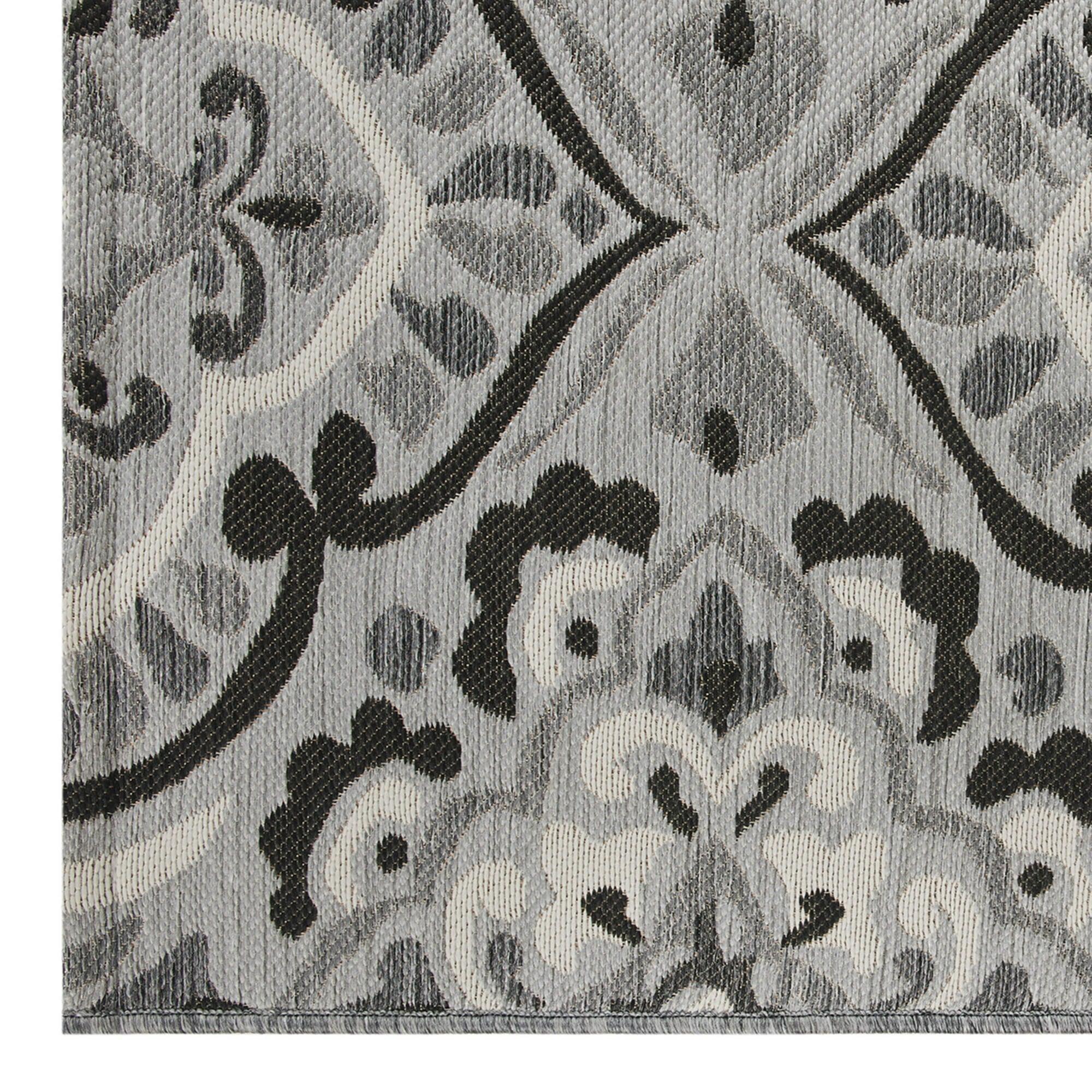Better Homes & Gardens Black & White Medallion 9'x12' Outdoor Rug - ClubOn