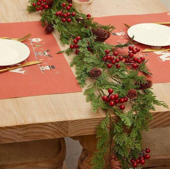 Christmas Pine Vine Garland with Red Berries - Festive Rattan Home Décor - ClubOn